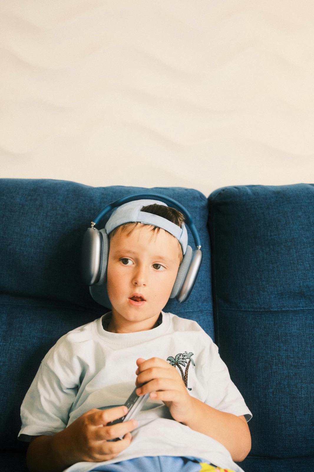 Barn med autism som koncentrerar sig